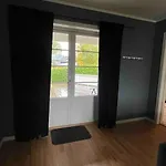 Stue, Soverom Og Bad Lejlighed Amot